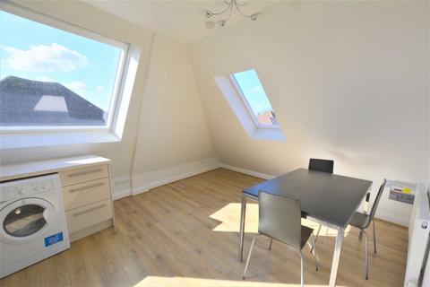 2 bedroom flat to rent, Rundell Crescent, Hendon NW4