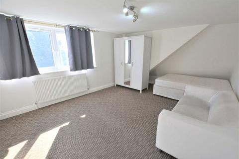 2 bedroom flat to rent, Rundell Crescent, Hendon NW4