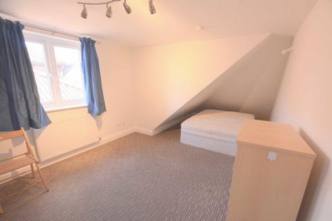 2 bedroom flat to rent, Rundell Crescent, Hendon NW4