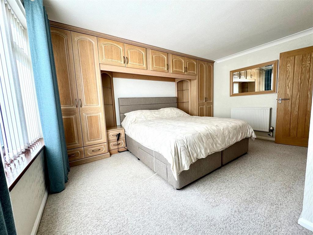 Bedroom 1.jpg