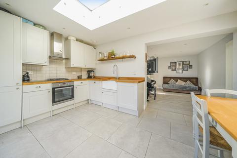 2 bedroom end of terrace house for sale, Alton Court, Surrey TW18