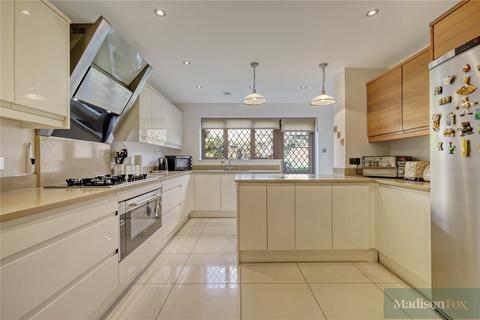 4 bedroom detached house for sale, The Lindens, Essex IG10