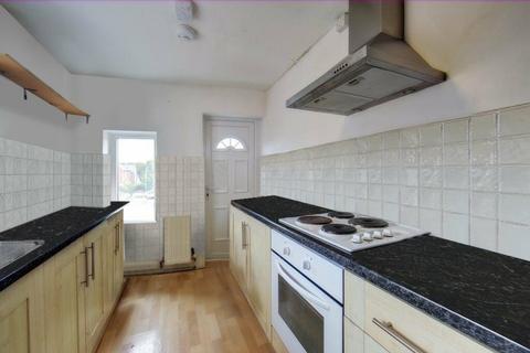 3 bedroom flat to rent, Helmsley Road, Newcastle upon Tyne, NE2 1DL