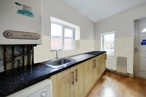 3 bedroom flat to rent, Helmsley Road, Newcastle upon Tyne, NE2 1DL