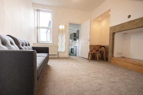 3 bedroom flat to rent, Helmsley Road, Newcastle upon Tyne, NE2 1DL
