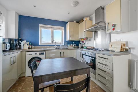 2 bedroom flat for sale, Barber Road, Basingstoke, RG22 4EY