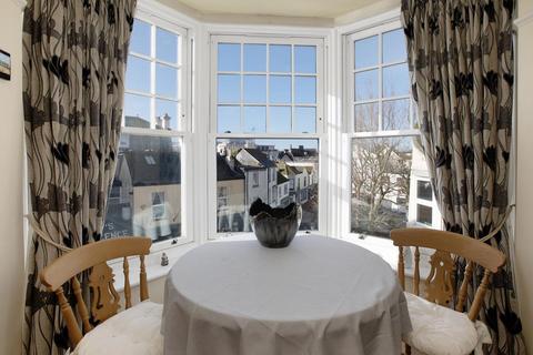 2 bedroom flat for sale, Den Promenade, Teignmouth, TQ14 8SZ