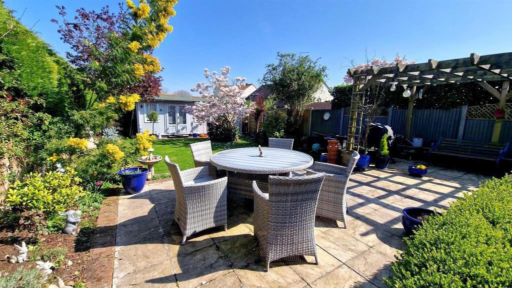 GARDEN 1.jpg