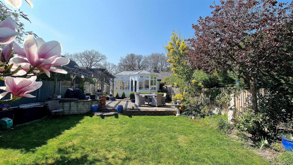 GARDEN 3.jpg