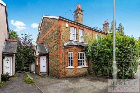 3 bedroom semi-detached house to rent, Hook Road, Epsom KT19