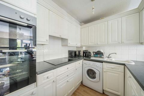 1 bedroom house to rent, Rotherwood Close, London SW20