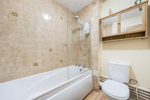 1 bedroom house to rent, Rotherwood Close, London SW20