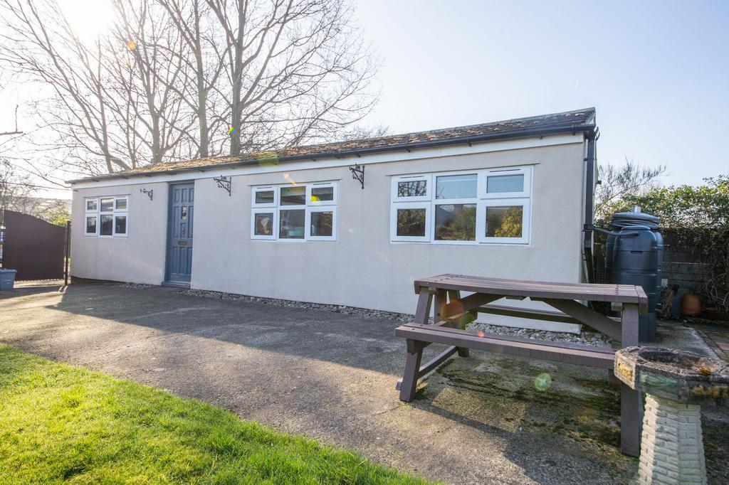 Garage/Workshop