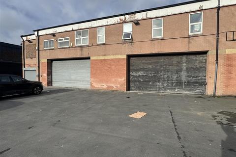 Warehouse to rent, Grant Avenue, Leeds LS7