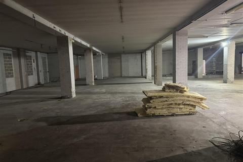 Warehouse to rent, Grant Avenue, Leeds LS7