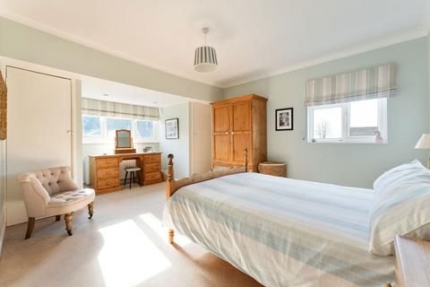 15 Balmoral Road, Salisbury, SP1 3PX
