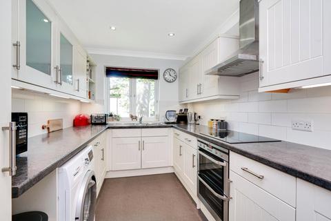 3 bedroom flat for sale, Hillrise, Walton-On-Thames, KT12