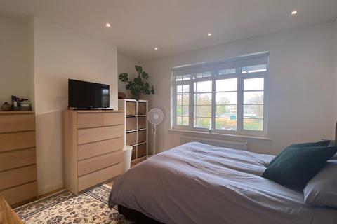 2 bedroom apartment to rent, Risborough Close, Muswell Hill, N10