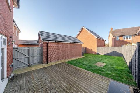 5 Faulkner Place, Brize Norton, Carterton, OX18 1NF