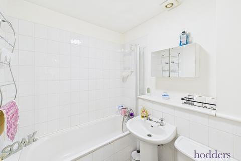 1 bedroom maisonette for sale, Countisbury Gardens, Addlestone, Surrey, KT15