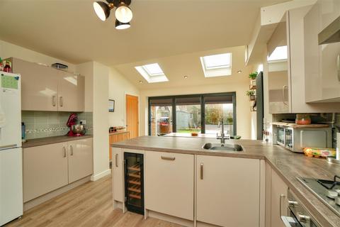 35 Regent Drive, Easingwold, York, YO61 3QX