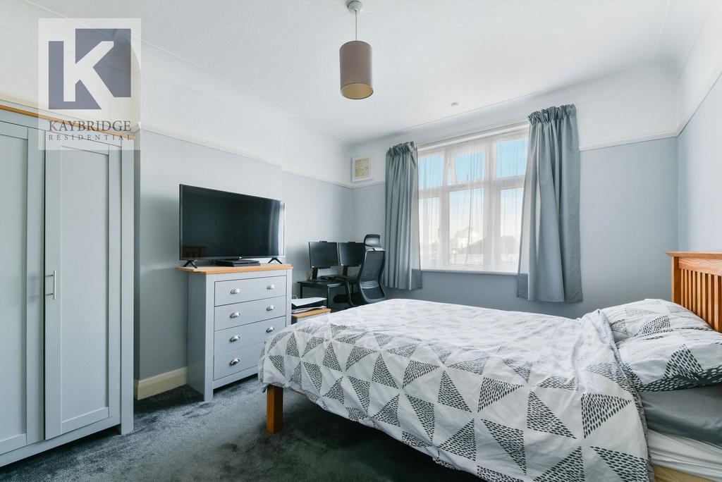 Chalgrove Avenue, Morden - SM4 5 RB