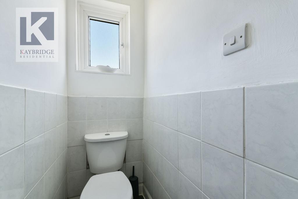 Chalgrove Avenue, Morden - SM4 5 RB