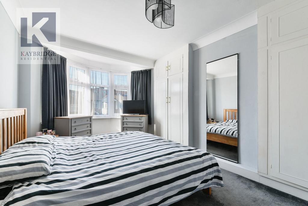 Chalgrove Avenue, Morden - SM4 5 RB