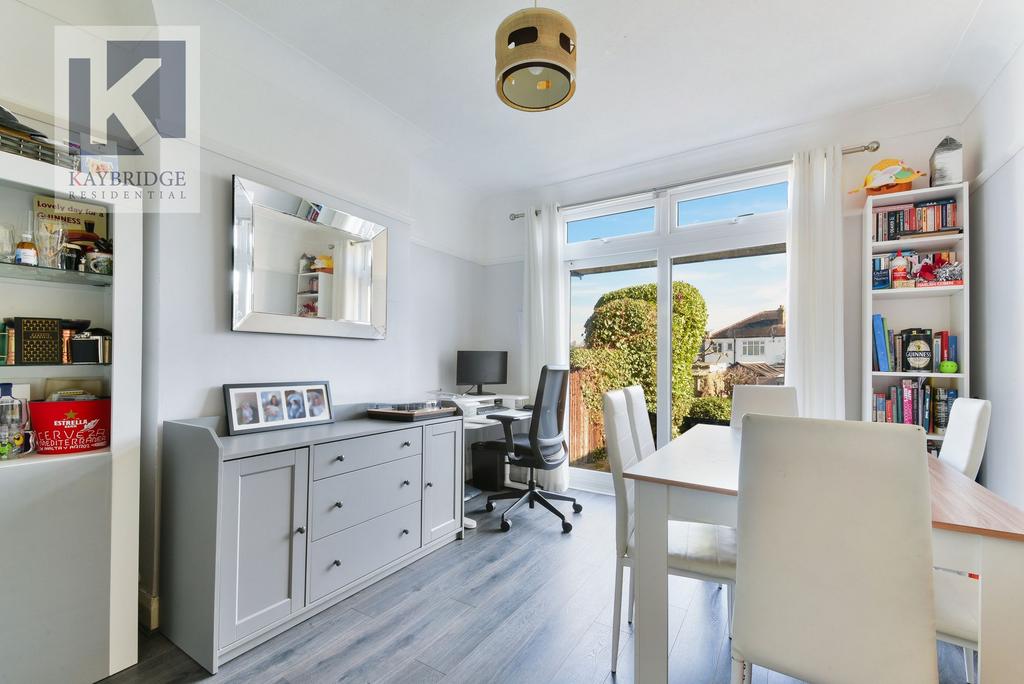 Chalgrove Avenue, Morden - SM4 5 RB