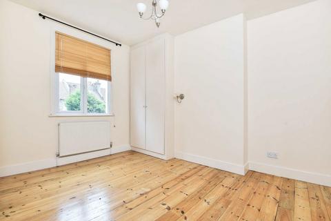 3 bedroom house to rent, Eastbourne Road, London SW17