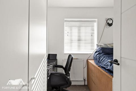 12 Jerounds, Harlow, CM19 4HE