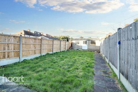 3 bedroom terraced house for sale, Primrose Avenue, Romford