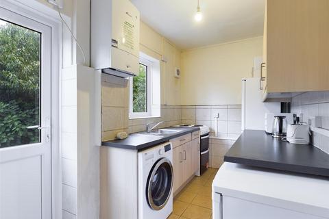 4 bedroom semi-detached house to rent, Colbourne Avenue, Brighton