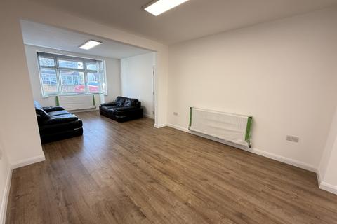 undefined, Burnham Gardens, Hounslow TW4
