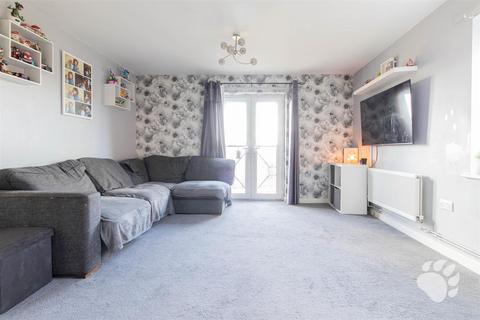2 bedroom flat for sale, Bessemer Close, Basildon SS16