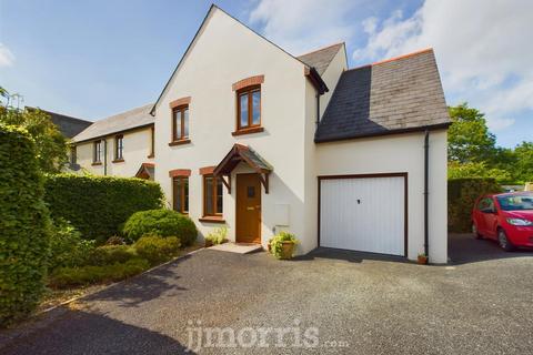 4 bedroom end of terrace house for sale, Bro'r Dderwen, Clynderwen