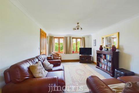 4 bedroom end of terrace house for sale, Bro'r Dderwen, Clynderwen