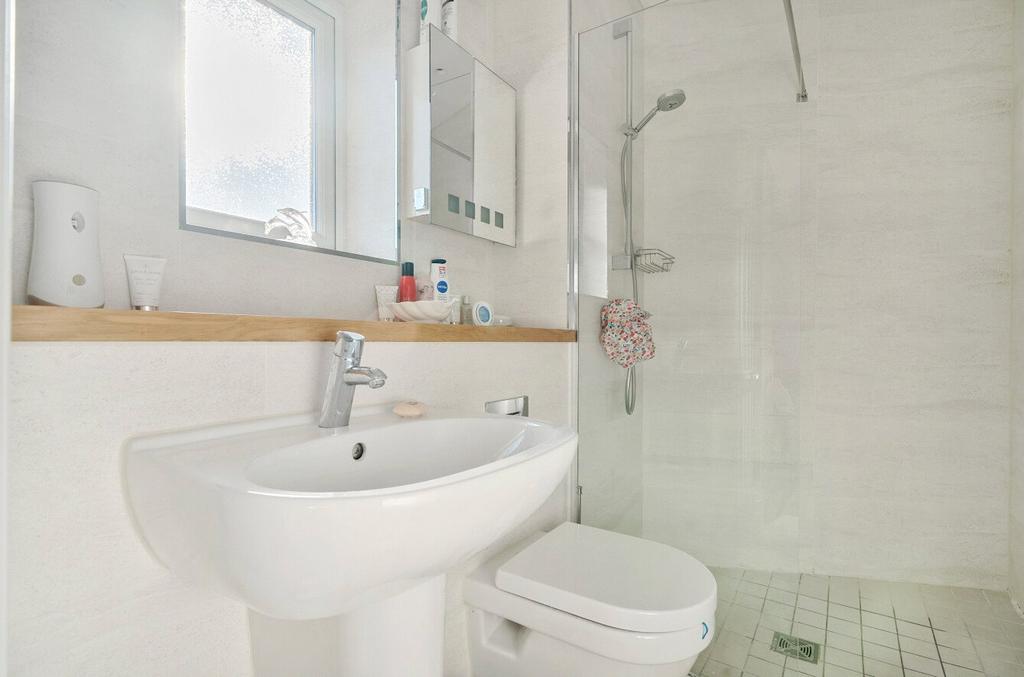 Bedroom Two En Suite