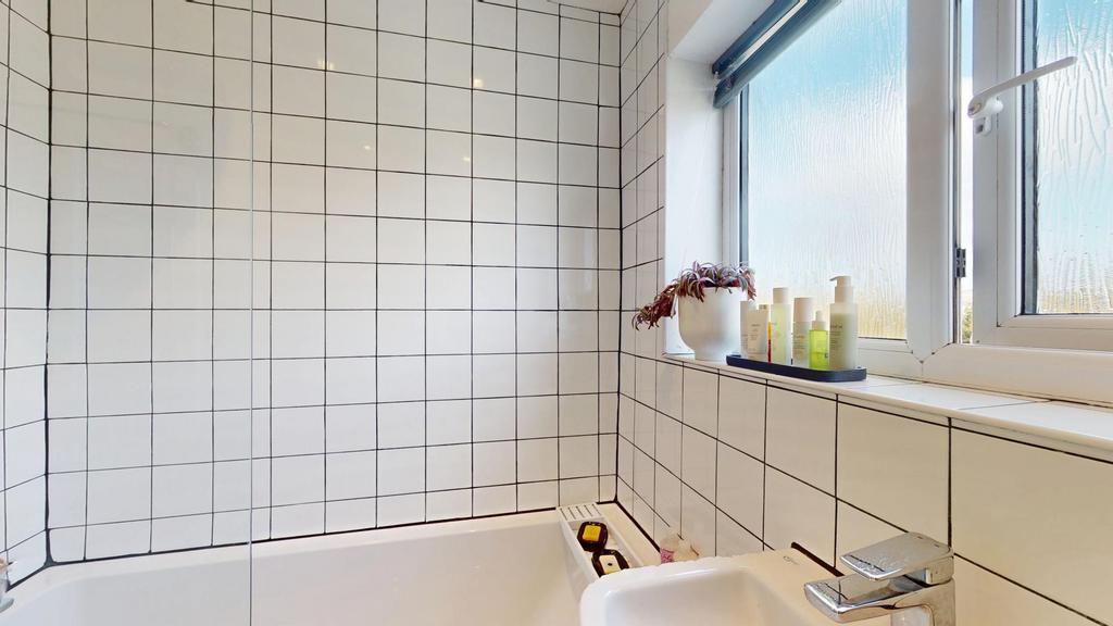 Burns-Hill-House-Bathroom-2.jpg