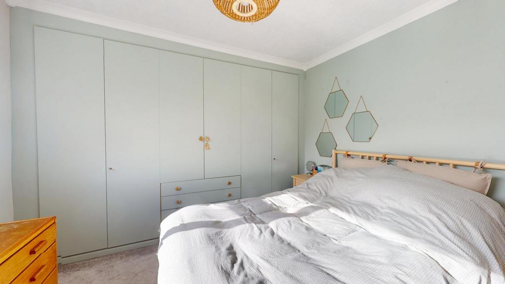 Burns-Hill-Bedroom-1-Wardrobes.jpg
