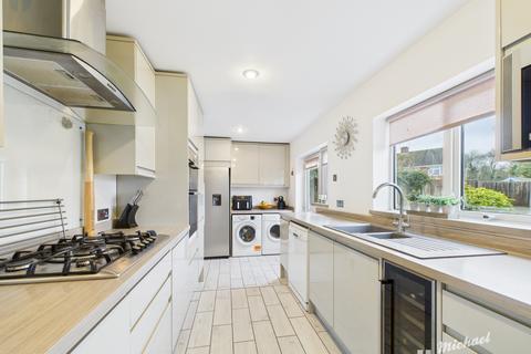 4 bedroom semi-detached house for sale, Wymering Road, Aylesbury, Buckinghamshire