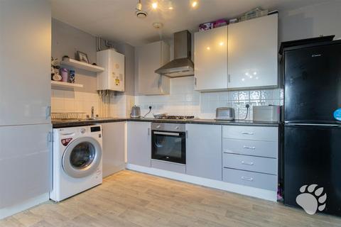 2 bedroom flat for sale, Bessemer Close, Basildon SS16