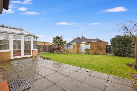 3 bedroom chalet for sale, Broomcroft Road, Rainham