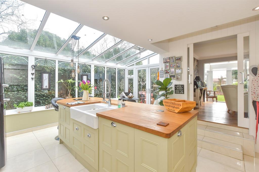 Kitchen/ Breakfast Room