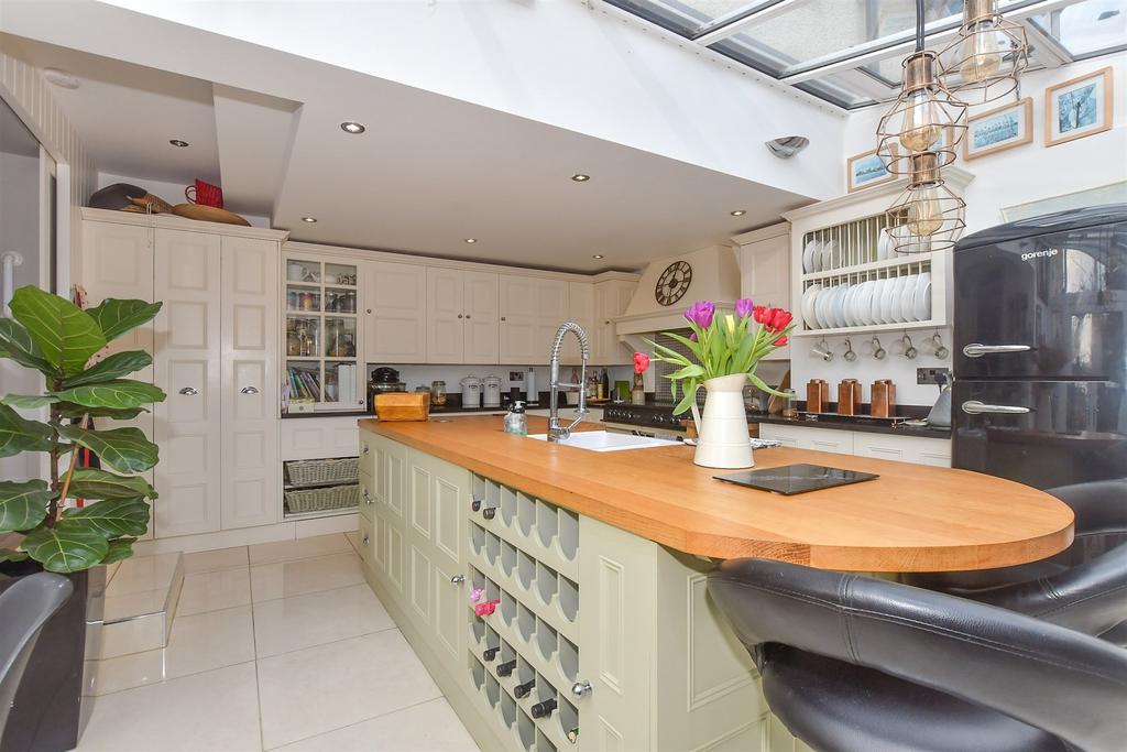 Kitchen/ Breakfast Room