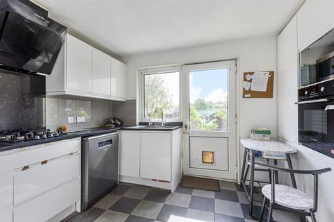 27 Park Barn Drive, Guildford, GU2 8EP