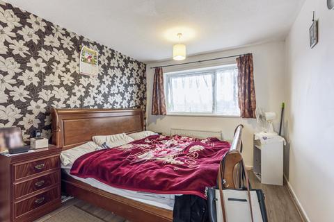 27 Park Barn Drive, Guildford, GU2 8EP