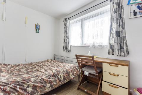 27 Park Barn Drive, Guildford, GU2 8EP