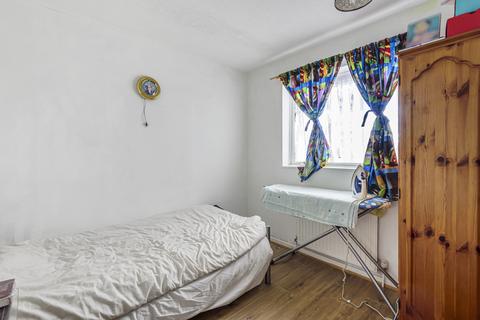 27 Park Barn Drive, Guildford, GU2 8EP