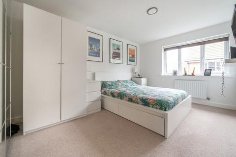 2 bedroom flat for sale, Shetland Close, Cranleigh, GU6